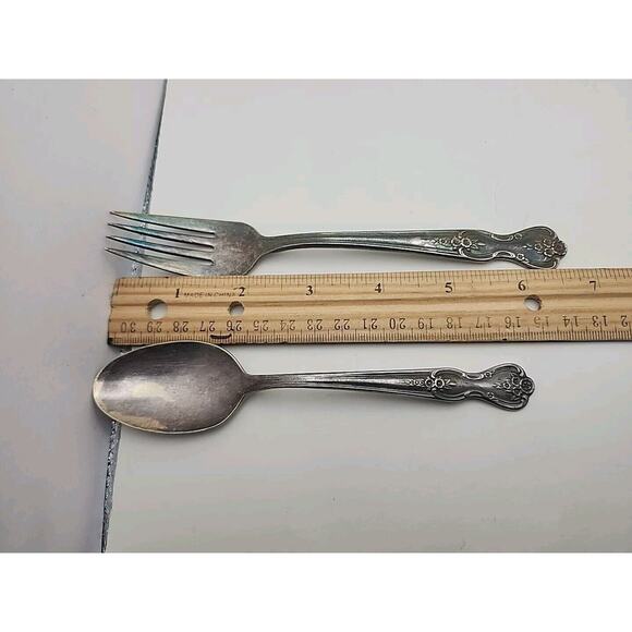 Wm Rogers Vintage Silverplate Fork & Spoons Magnolia Design Extra Plate Flatware - Picture 3 of 6